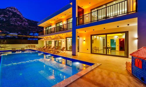 Villa Blue Night — 12