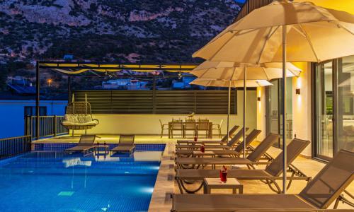 Villa Blue Night — 14