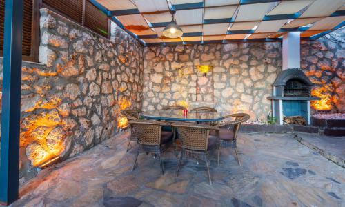 Villa Caledonia — 16