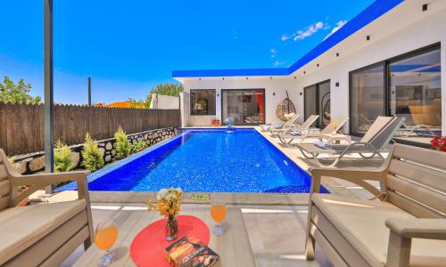 Villa Cancan — 12