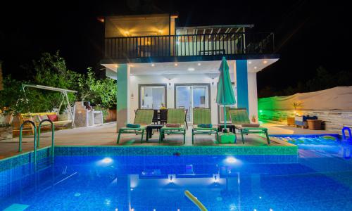 Villa Capital — 36