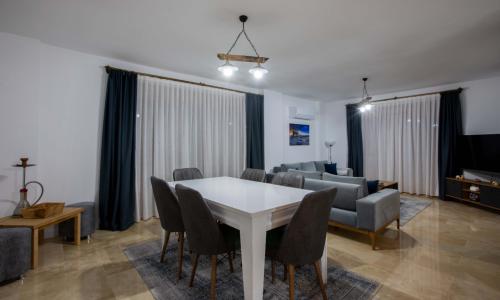 Villa Daphne — 94