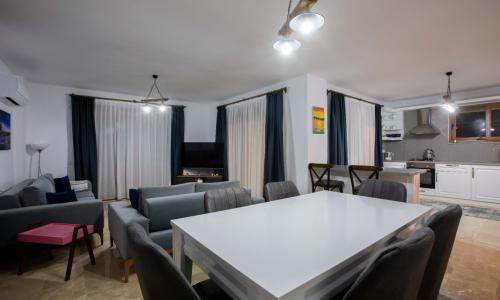 Villa Daphne — 95