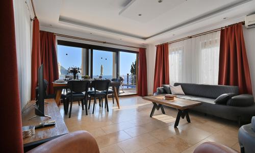 Villa Dionysus — 64