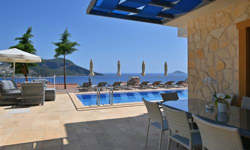 Villa Dionysus — 11