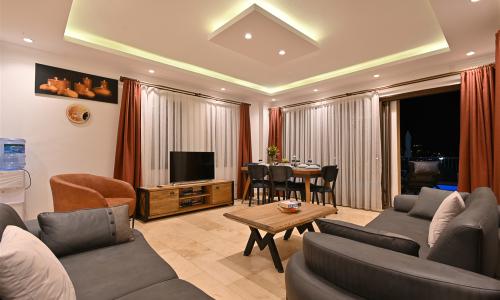 Villa Dionysus — 33