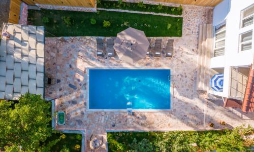 Villa Dr — 6