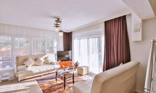 Villa Dr — 57