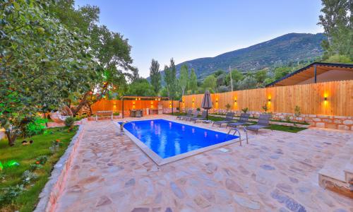 Villa Dr — 14