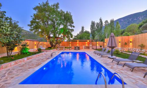 Villa Dr — 19