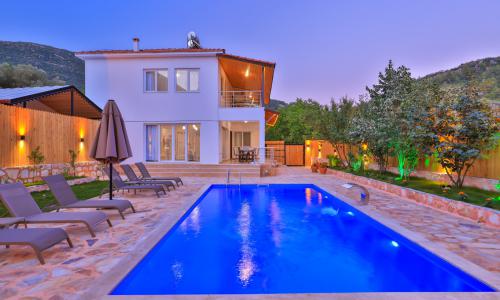 Villa Dr — 2