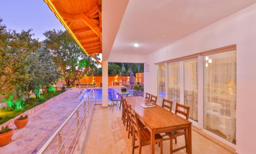 Villa Dr — 42