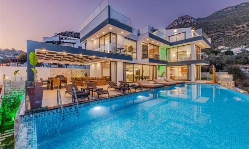 Villa Emporium — 2