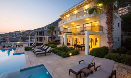 Villa Falcon Lodge — 1