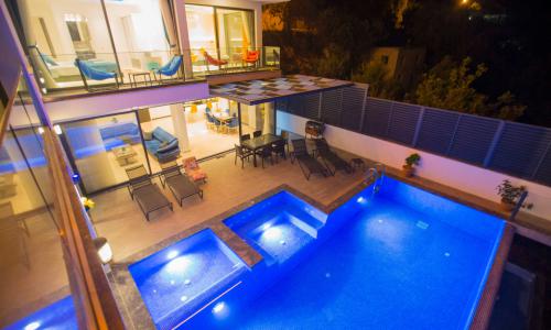 Villa Fantastik — 19