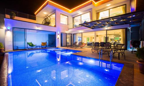 Villa Fantastik — 20