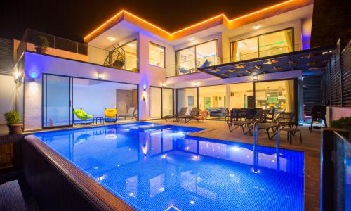 Villa Fantastik — 1