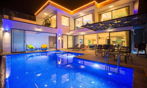 Villa Fantastik — 6