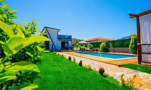 Villa Frame House — 9