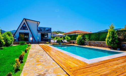 Villa Frame House — 8