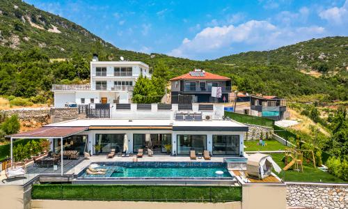 Villa Free — 93