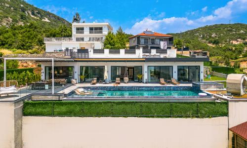 Villa Free — 96