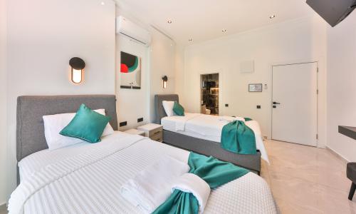 Villa Free — 101