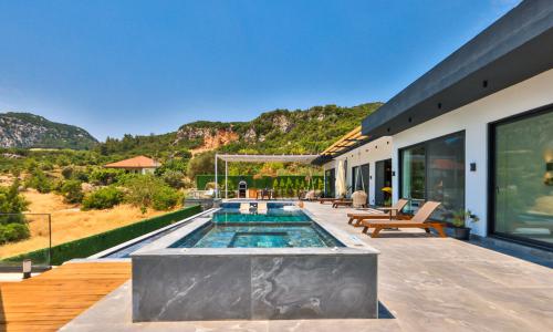 Villa Free — 10