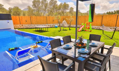 Villa Garden — 9