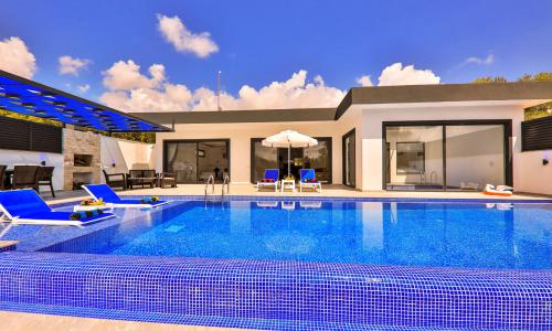 Villa Garden — 8