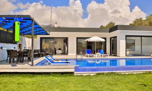 Villa Garden — 4