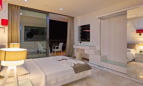 Villa Unlimited — 13