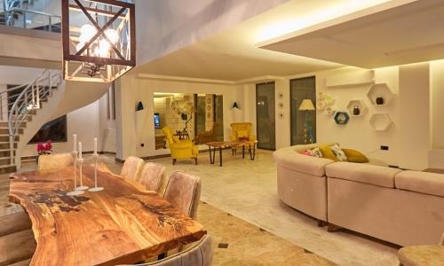 Villa Unlimited — 3