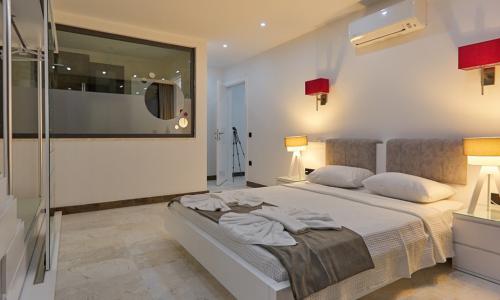 Villa Unlimited — 15