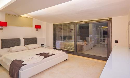 Villa Unlimited — 17