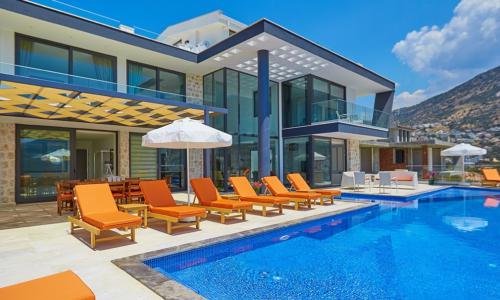 Villa Unlimited — 21