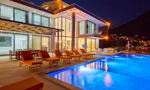Villa Unlimited — 22