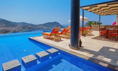 Villa Unlimited — 28