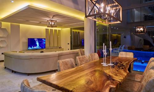 Villa Unlimited — 41
