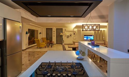 Villa Unlimited — 42