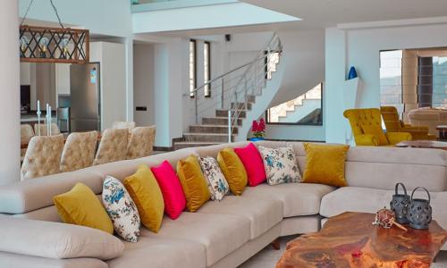 Villa Unlimited — 34