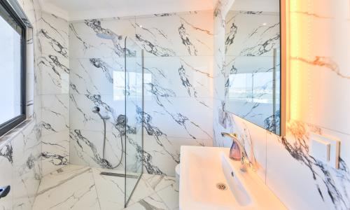 Villa Glass House — 30