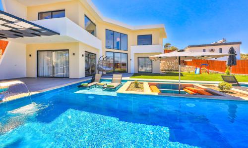 Villa Glass House — 9