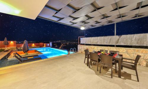 Villa Glass House — 45