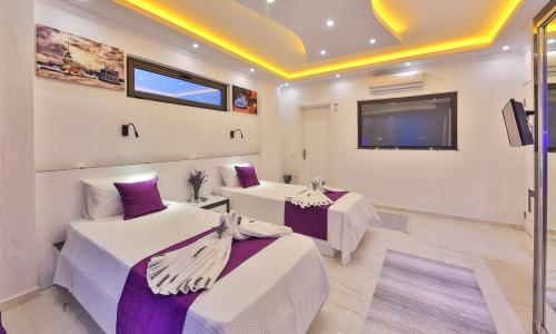 Villa Granada Duo — 49