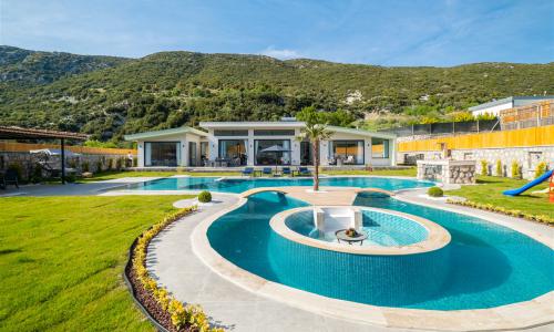 Villa Green House