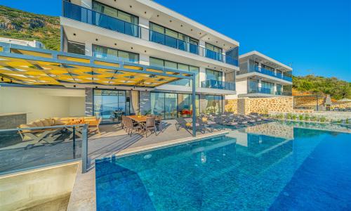 Villa Grey Falcon — 2