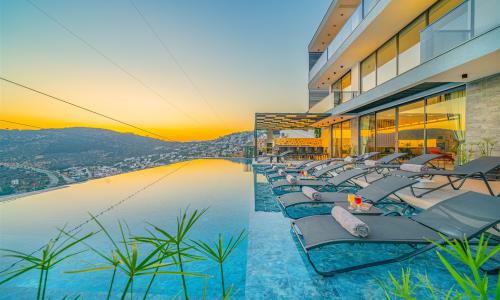 Villa Grey Falcon