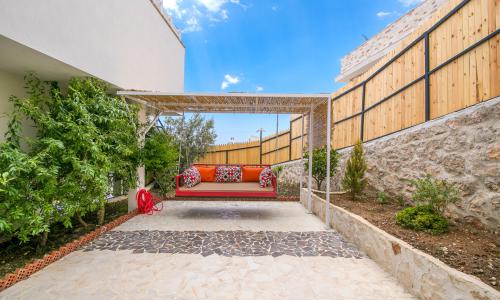 Villa Hills Spring — 13