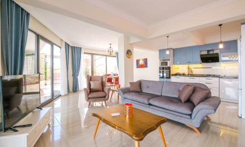 Villa Hills Spring — 20